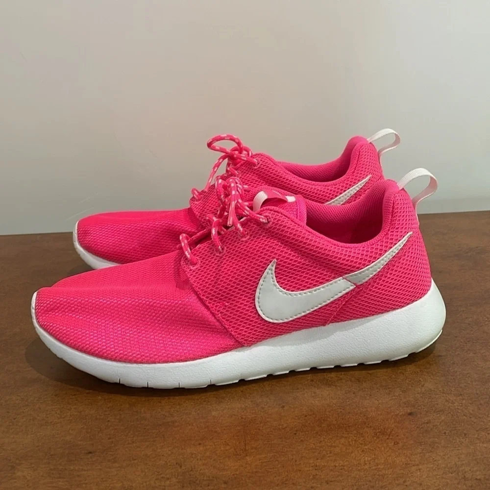 Nike Roshe One Shoes Hyper Pink/White Size 7Y Women’s Size 8.5 Style 599729-609